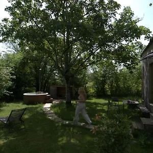 https://les-cabanes-de-julie.midi-pyreneeshotels.com